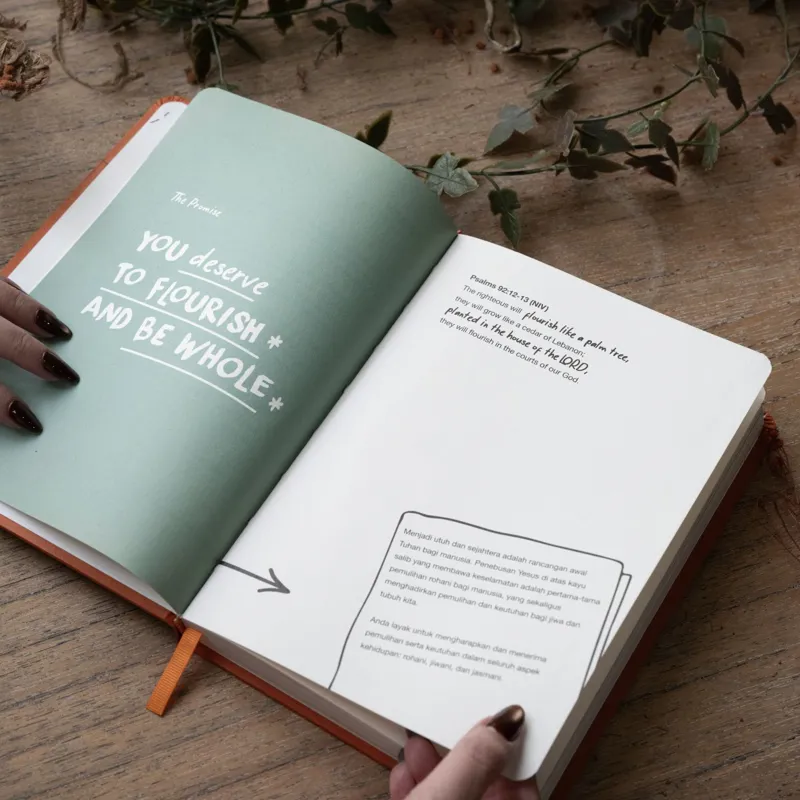 Buku Daily Journal (Notebook) Flourish Christian Journal oleh Jose Carol